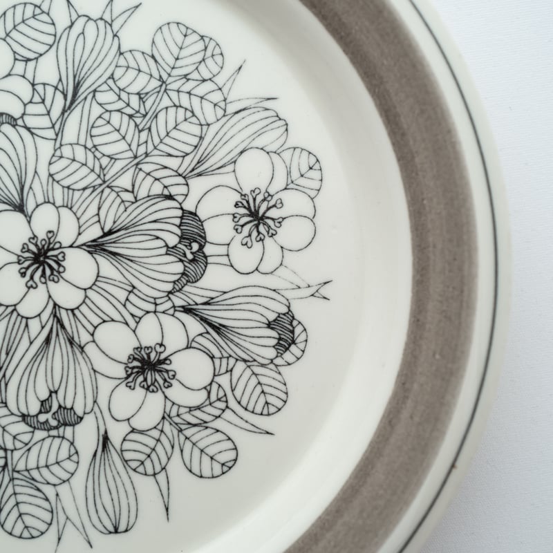 Arabia｜Krokus｜plate φ20cm｜grey rim | lumikka shop
