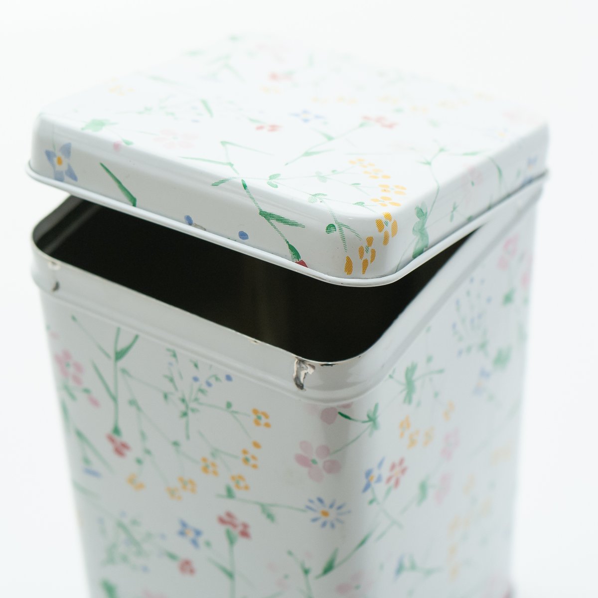 Marimekko|tin can|flowers Fujiwo Ishimoto | lum Marimekko|tin can|flowers Fujiwo Ishimoto | lum