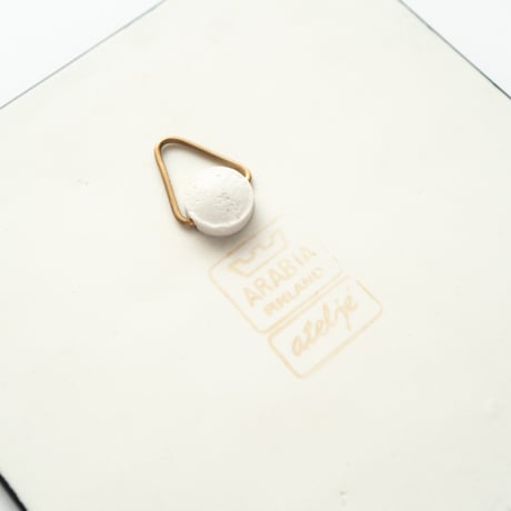 Arabia｜Helja｜wall plate｜scarf on chair