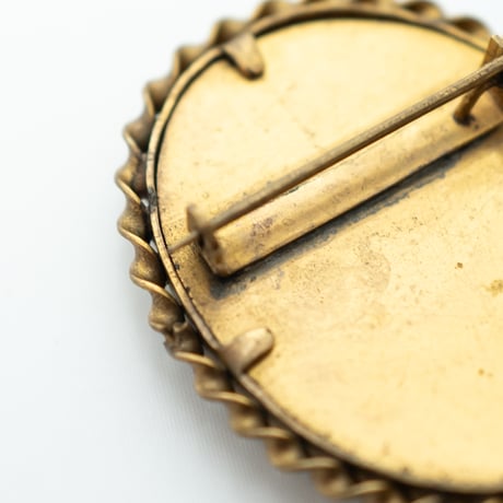 France / England｜celluloid brooch