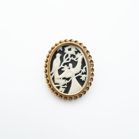 France / England｜celluloid brooch