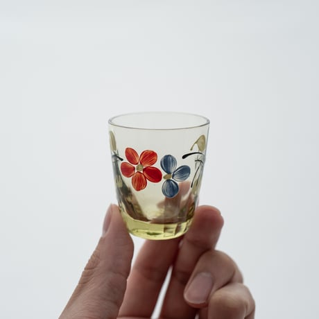 Kumela｜shot glass φ4.4cm｜yellow｜flower｜handpainted