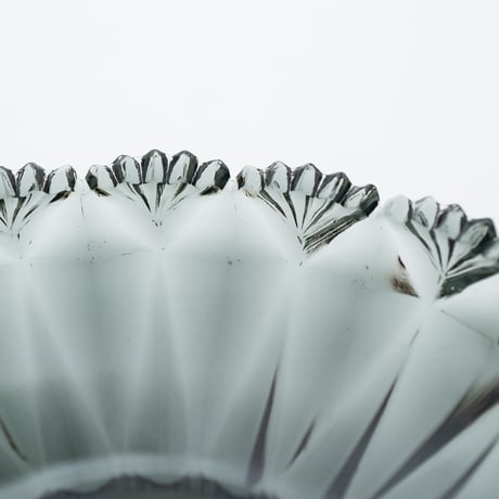 Nuutajarvi｜old glass plate φ14.2cm｜grey