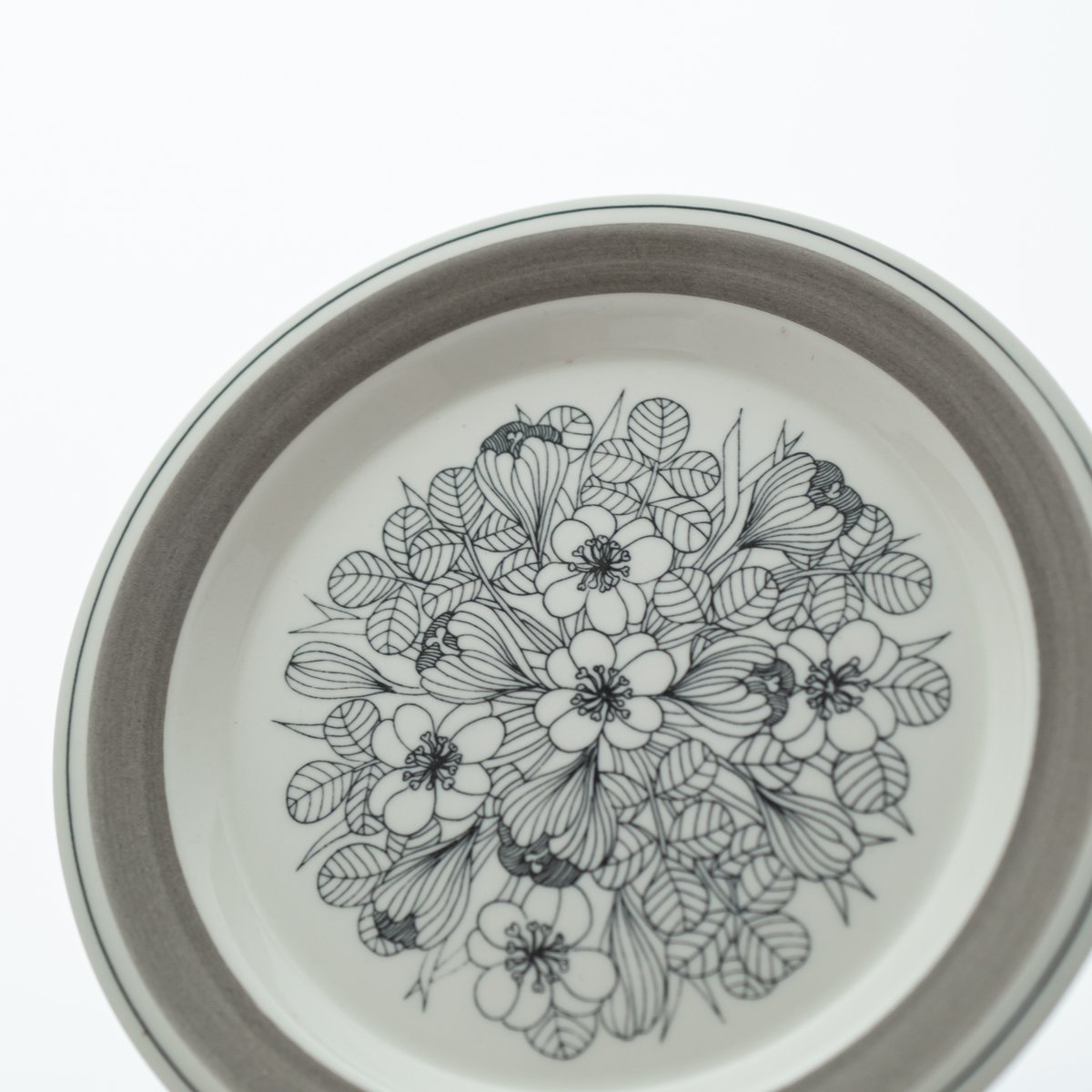 Arabia｜Krokus｜plate φ20cm｜grey rim | lumikka shop