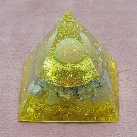 桃1個入り🍑金運金ピカキラキラのオルゴナイト