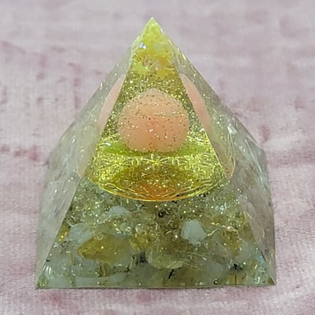桃1個入り🍑金運金ピカキラキラのオルゴナイト