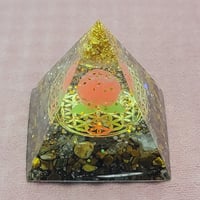 夜光桃1個入り🍑金運金ピカギラギラオルゴナイト