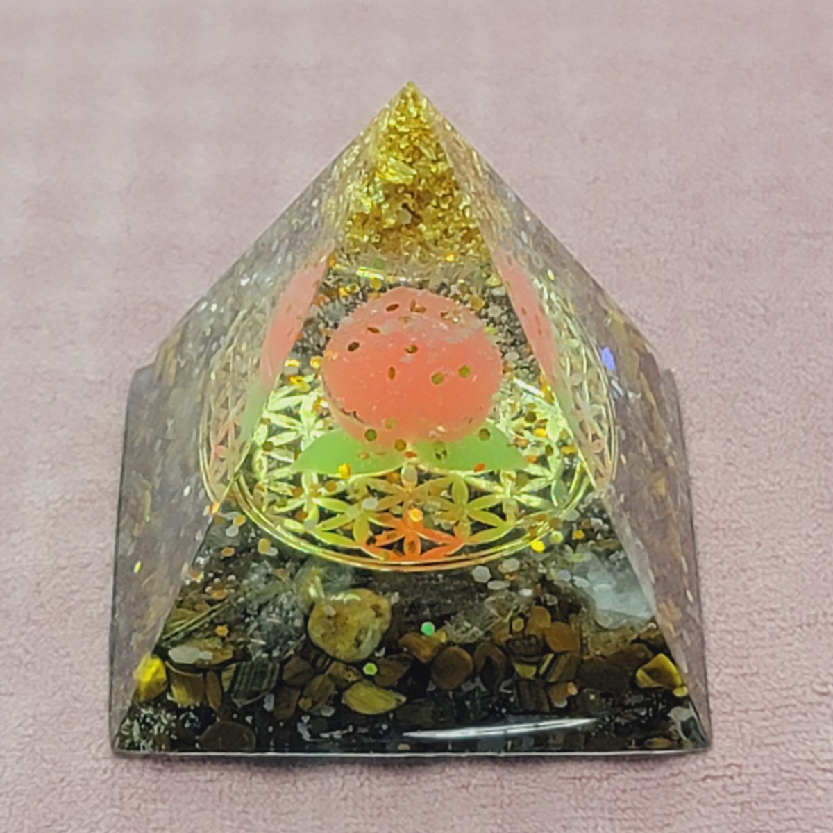 夜光桃1個入り🍑金運金ピカギラギラオルゴナイト | Peach Aura Online Shop