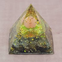 桃1個入り🍑金運金ピカギラギラのオルゴナイト