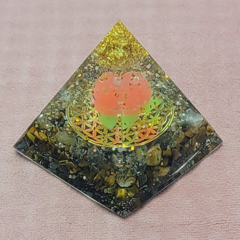 夜光桃1個入り🍑金運金ピカギラギラオルゴナイト | Peach Aura Online Shop