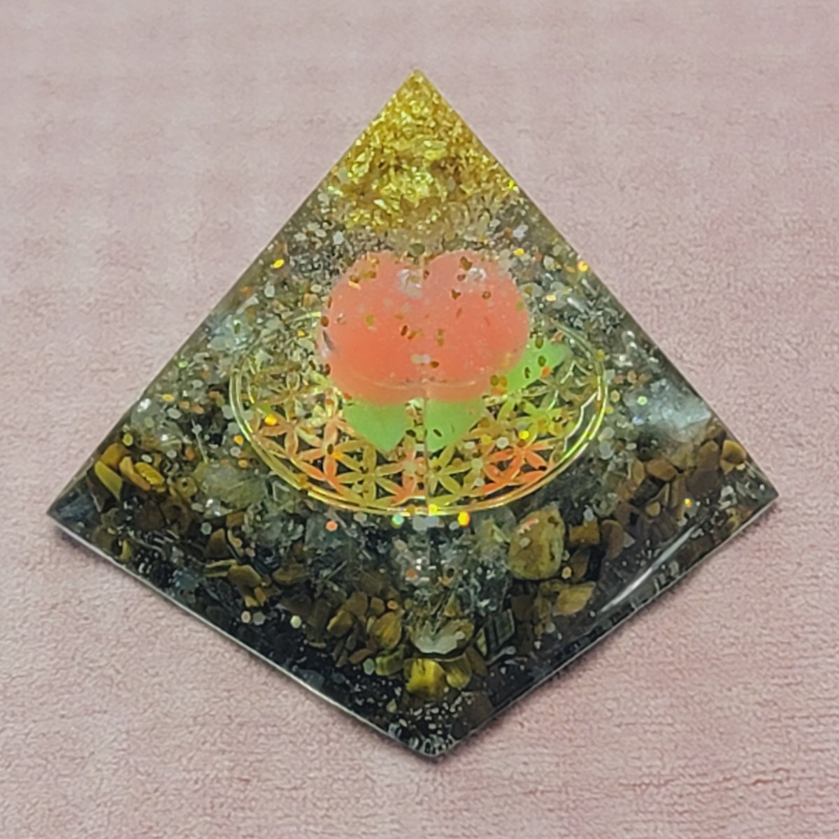 夜光桃1個入り🍑金運金ピカギラギラオルゴナイト | Peach Aura Online Shop