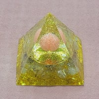 桃1個入り🍑金運金ピカキラキラのオルゴナイト