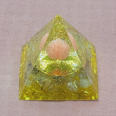 桃1個入り🍑金運金ピカキラキラのオルゴナイト