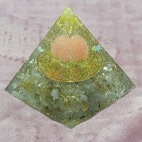 桃1個入り🍑金運金ピカキラキラのオルゴナイト