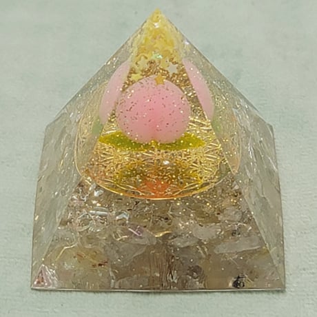 桃1個入り🍑金運金ピカキラキラのオルゴナイト