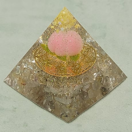 桃1個入り🍑金運金ピカキラキラのオルゴナイト