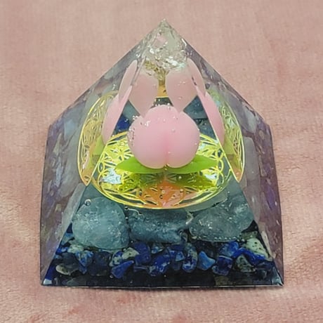 桃うさぎ1匹入り🍑🐇対人運と厄除けのオルゴナイト