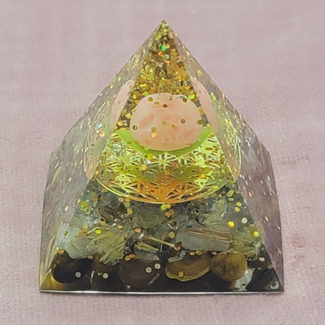 桃1個入り🍑金運金ピカギラギラのオルゴナイト