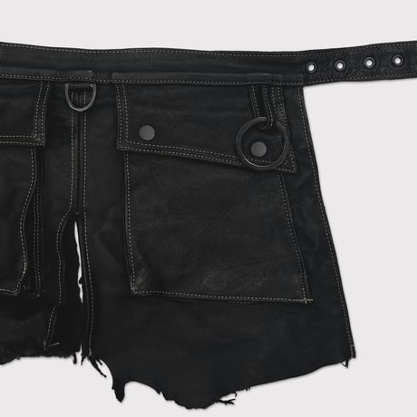 Cargo Kilt(VEGETABLE TANNING PIG LEATHER) BLACK