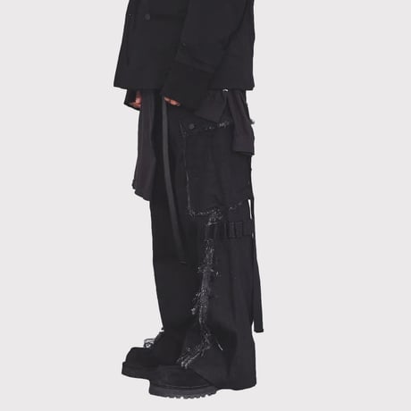 Slash Seam Twist Cargo Jeans(NOIR)