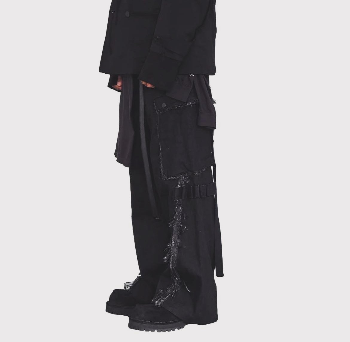 Slash Seam Twist Cargo Jeans(NOIR) | MINUS OFFI