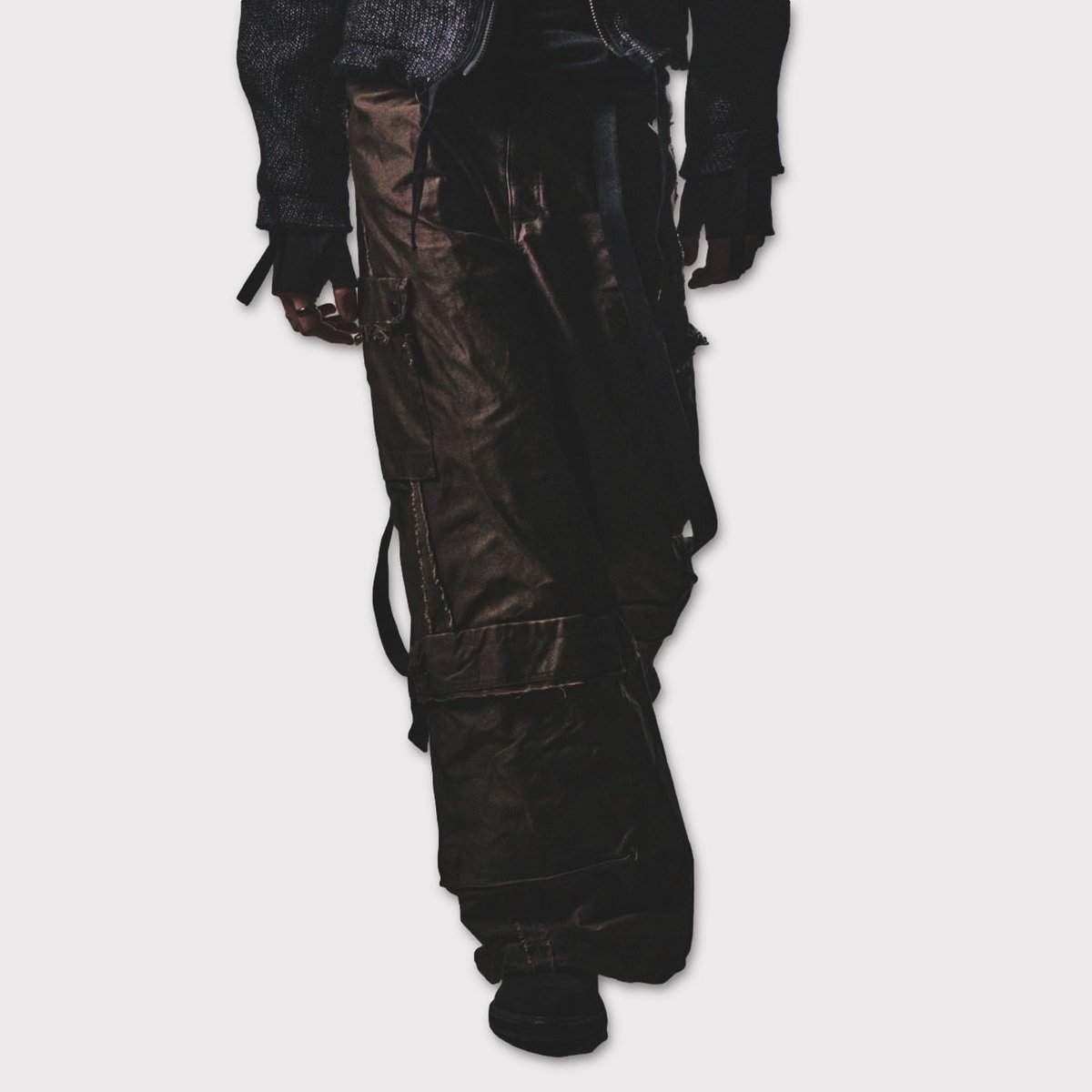 Slash Seam Twist Cargo Pants(PIGMENT DYED MOLES