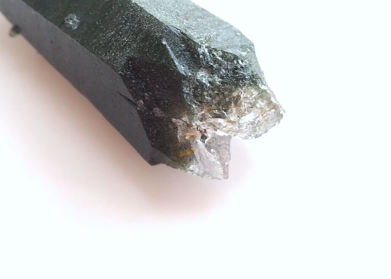 ガネーシュヒマール産水晶ポイント 緑泥入り ヒマラヤ水晶「緑泥の翼