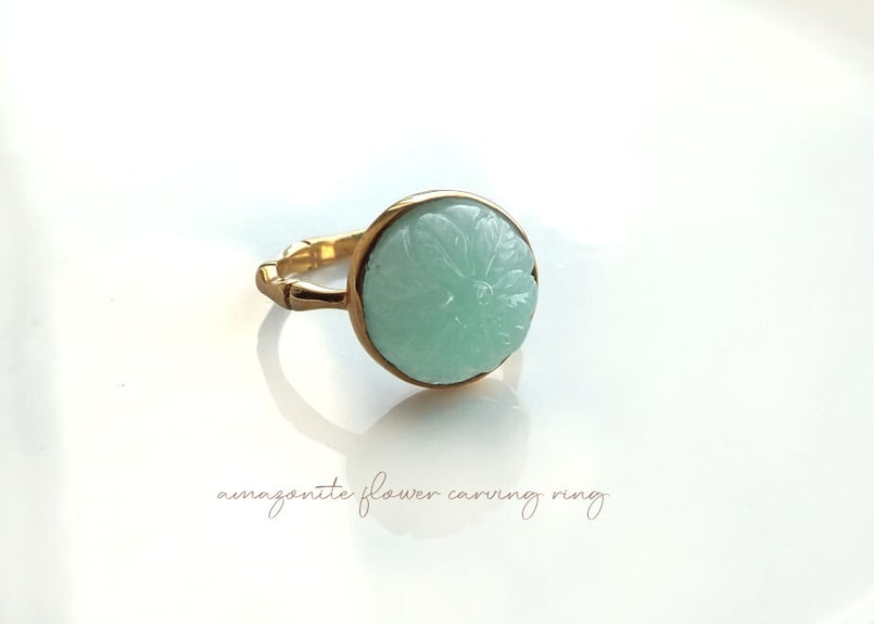 新作アマゾナイトと水晶ダブレット銀箔入Wフラワーカービングピアスチャーム 新作アマゾナイトと水晶ダブレット銀箔入Wフラワーカービング