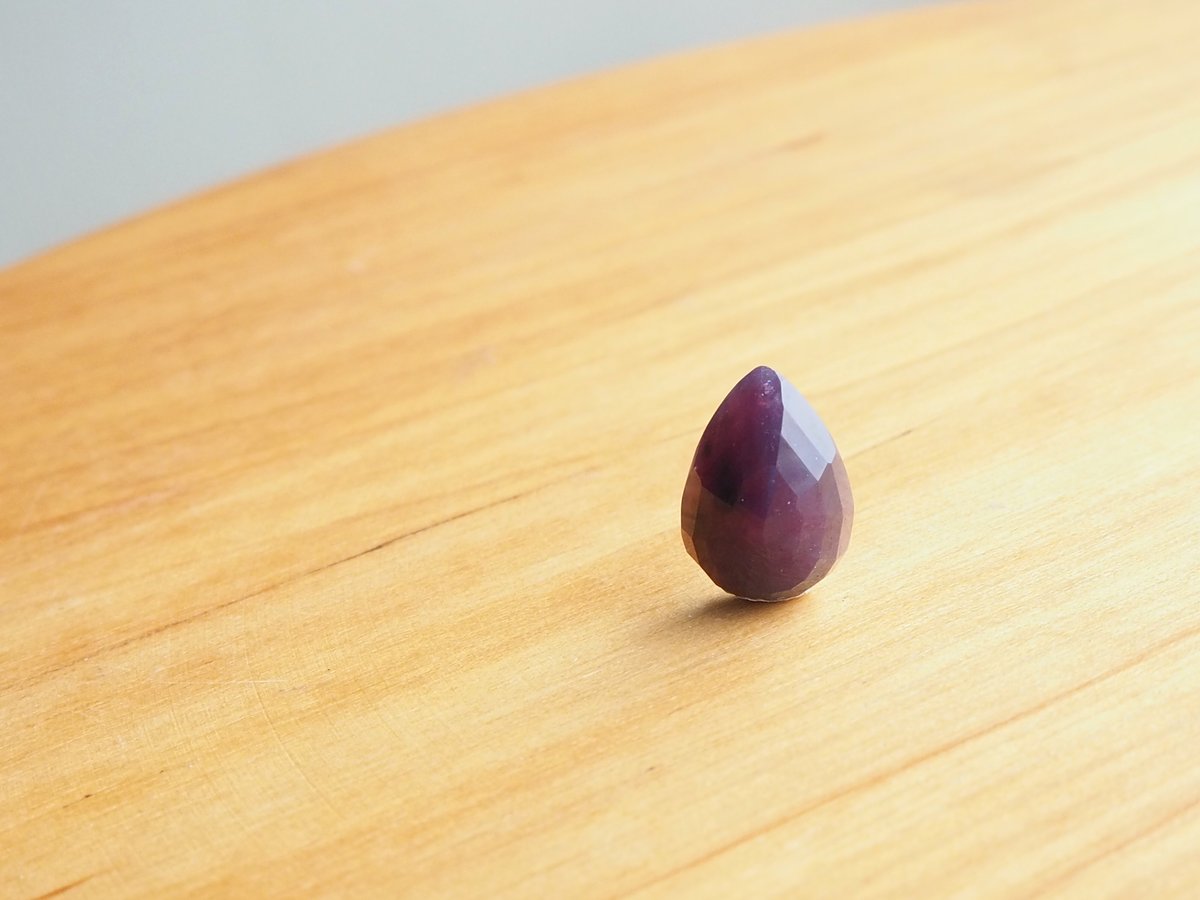 バイカラーコランダム・ティアドロップカットルース | mizunone