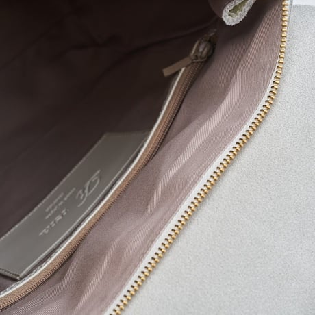 【日本製】【rena -iris  made in japan】〔rena-white　collection〕牛革製品・オイルヌメ・牛革コンパクトリュック  ir-2817