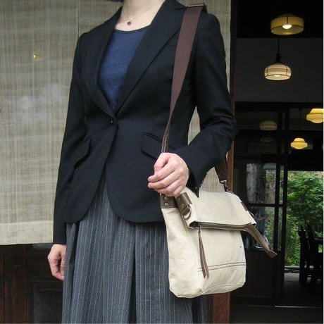 rena 豊岡(レナ　トヨオカ）cheviot(チェビオット）六号蝋引き帆布・バイオ加工・口折りショルダー（rj-303-A）【豊岡製品】 【倉敷児島製帆布】