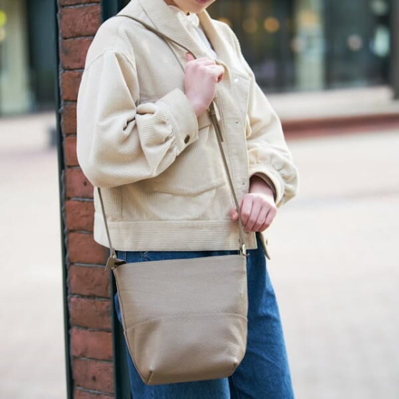 rena -iris made in japan】イタリアンレザー（シュリンク革）・斜め掛