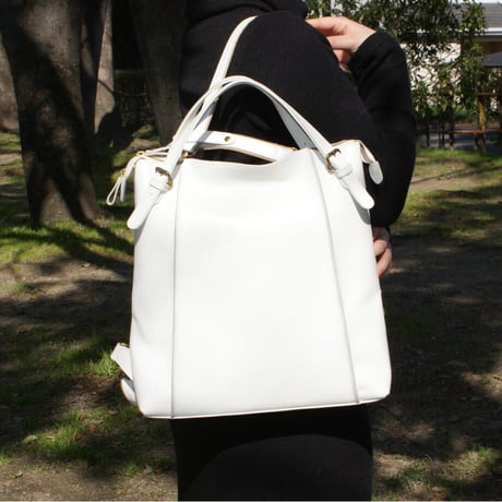 【日本製】【rena -iris  made in japan】〔rena-white　collection〕牛革製品・多機能3way・オイルヌメ製牛革リュック　ir-75