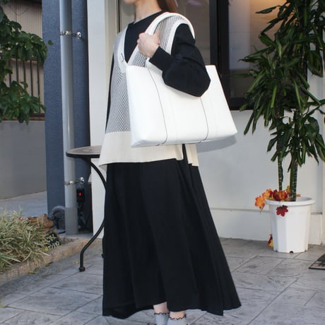 【日本製】【rena -iris  made in japan】〔rena-white　collection〕軽量牛革製品・ヌメ革手提げトート（H　28　W　40　D　10.5　cm)   ir-03