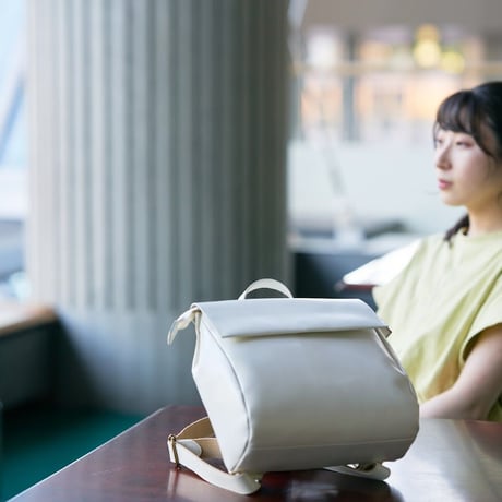 【日本製】【rena -iris  made in japan】〔rena-white　collection〕牛革製品・オイルヌメ・牛革コンパクトリュック  ir-2817