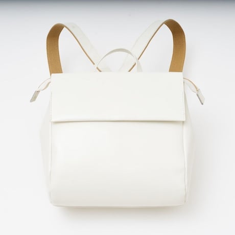 【日本製】【rena -iris  made in japan】〔rena-white　collection〕牛革製品・オイルヌメ・牛革コンパクトリュック  ir-2817