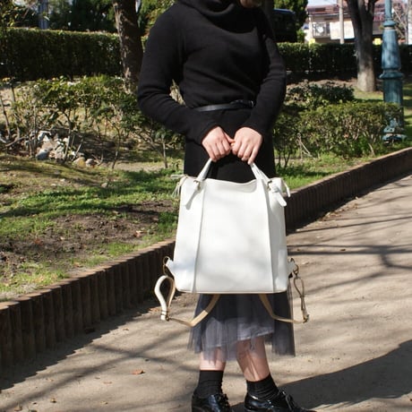 【日本製】【rena -iris  made in japan】〔rena-white　collection〕牛革製品・多機能3way・オイルヌメ製牛革リュック　ir-75