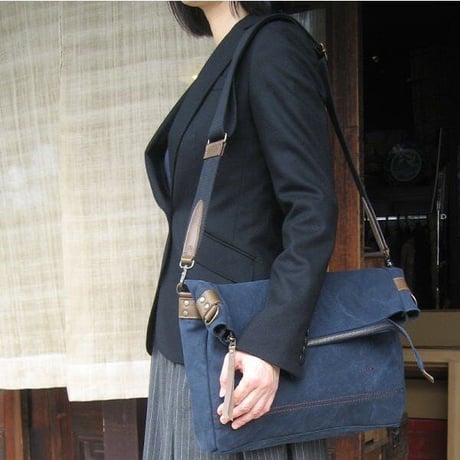 rena 豊岡(レナ　トヨオカ）cheviot(チェビオット）六号蝋引き帆布・バイオ加工・口折りショルダー（rj-303-A）【豊岡製品】 【倉敷児島製帆布】