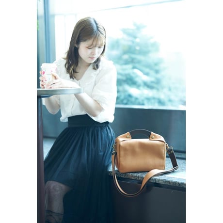 〔rena-iris〕ｘ〔アルト/alto〕コラボ生産品　たっぷりオイル（姫路レザー）ケーキＢＯＸデザイン（2WAY)ボックスショルダーバッグ【日本製】　al-3005