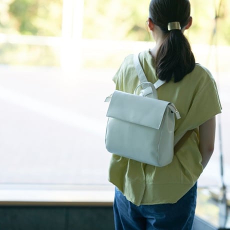 【日本製】【rena -iris  made in japan】〔rena-white　collection〕牛革製品・オイルヌメ・牛革コンパクトリュック  ir-2817