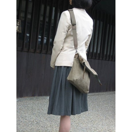 rena 豊岡(レナ　トヨオカ）cheviot(チェビオット）六号蝋引き帆布・バイオ加工・口折りショルダー（rj-303-A）【豊岡製品】 【倉敷児島製帆布】