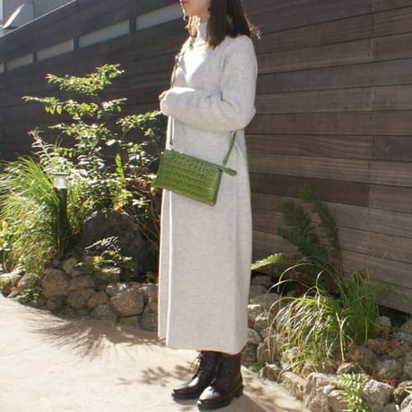【日本製】【rena -iris  made in japan】牛革エナメルクロコ・横型お財布三層斜め掛け、スマホ　ポシェット   ir-666