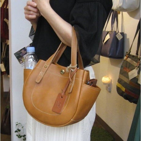 【日本製】【rena -iris  made in japan】牛革製品・ソフトレザー・シュリンク革、手提げトート（半円形）ir-671