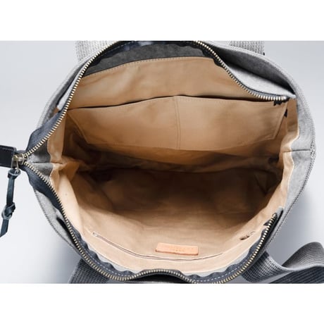 豊岡鞄（認定商品・FEEDBAG）豊岡製・神鍋山火山灰染め（松煙炭入り） 8号帆布・縦型トートバッグ FB-101-B