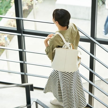 【日本製】【rena -iris  made in japan】〔rena-white　collection〕牛革製品・オイルヌメ・牛革スリムリュック  ir-71 a