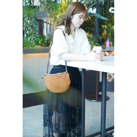 〔rena-iris〕ｘ〔アルトalto. 〕コラボ生産品　たっぷりオイル（姫路レザー）斜め掛けショルダーバッグ 半月型 斜めがけ 本革 ダブルオイルレザー 　AMSB-1111