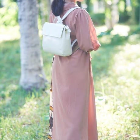 【日本製】【rena -iris  made in japan】〔rena-white　collection〕牛革製品・オイルヌメ・牛革コンパクトリュック  ir-2817