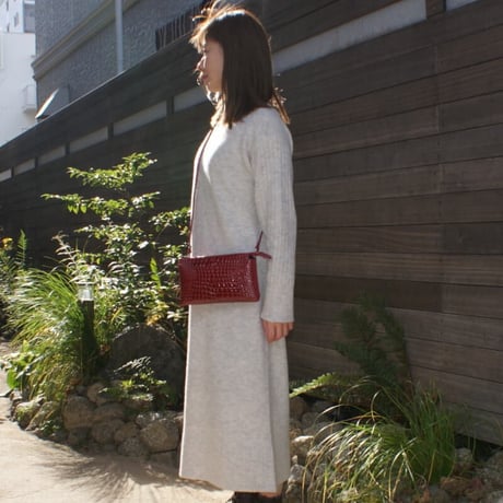 【日本製】【rena -iris  made in japan】牛革エナメルクロコ・横型お財布三層斜め掛け、スマホ　ポシェット   ir-666