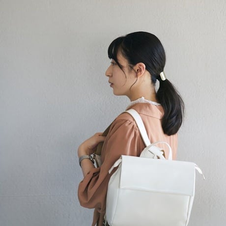 【日本製】【rena -iris  made in japan】〔rena-white　collection〕牛革製品・オイルヌメ・牛革コンパクトリュック  ir-2817