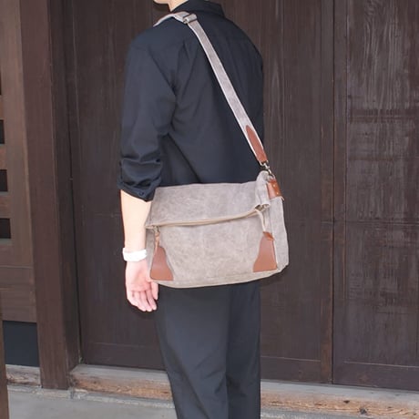rena 豊岡(レナ　トヨオカ）cheviot(チェビオット）豊岡製・神鍋山火山灰染め　8号帆布・口折れショルダー　 tz-25